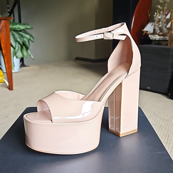 Marc Fisher Shoes - Della Ankle Strap Platform Sandal Light Pink Patient Leather
